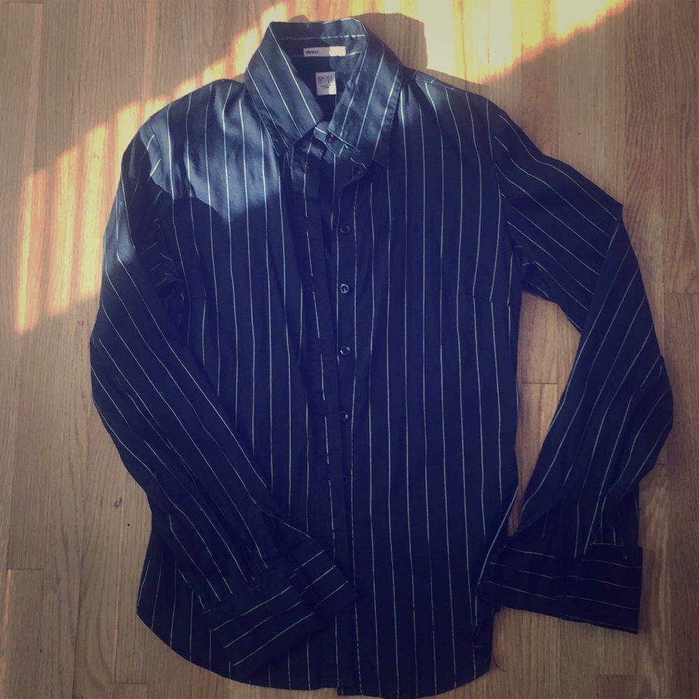 H&M Black and White pin-stripped button down - US8